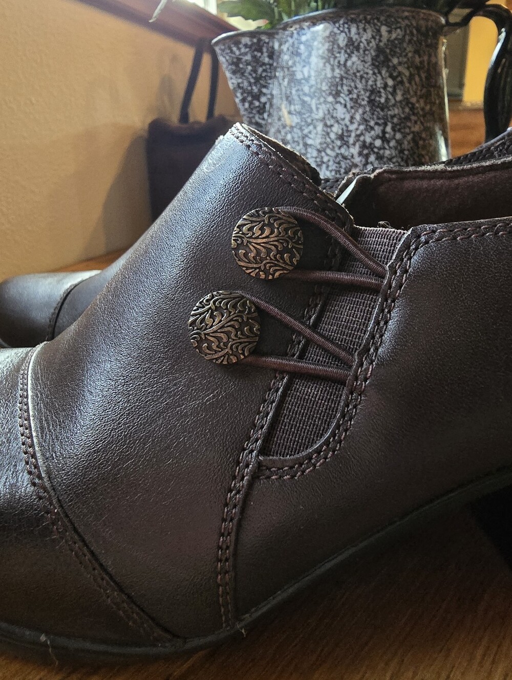 Clarks Emslie Warren Leather Shooties Dark Brown Heeled Loafers Size 8.5 - Picture 3 of 8
